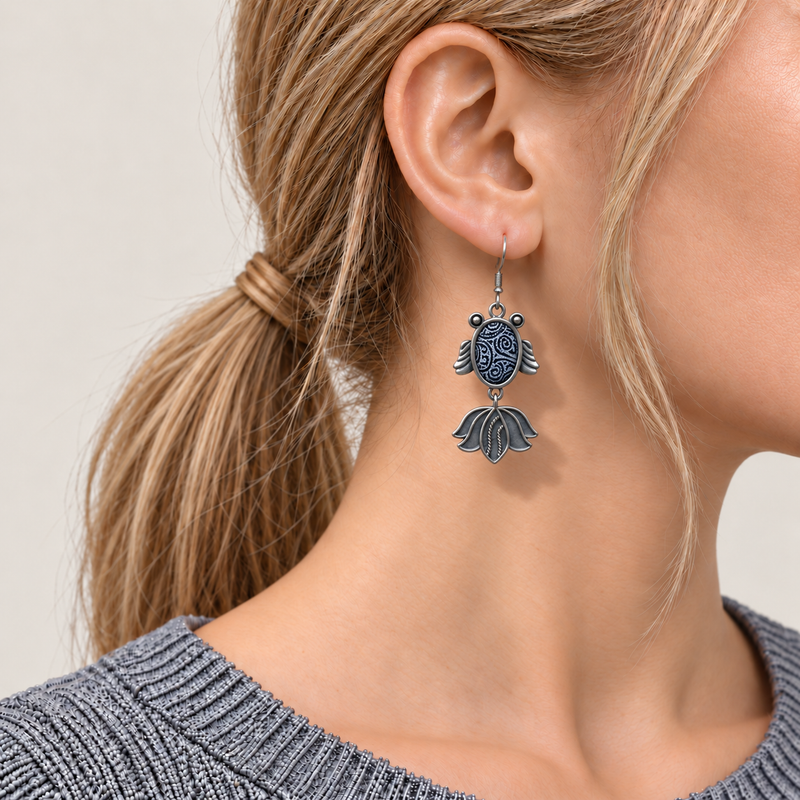 Batik front worn on the ear